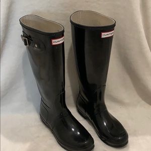 Black tall hunter rainboots
